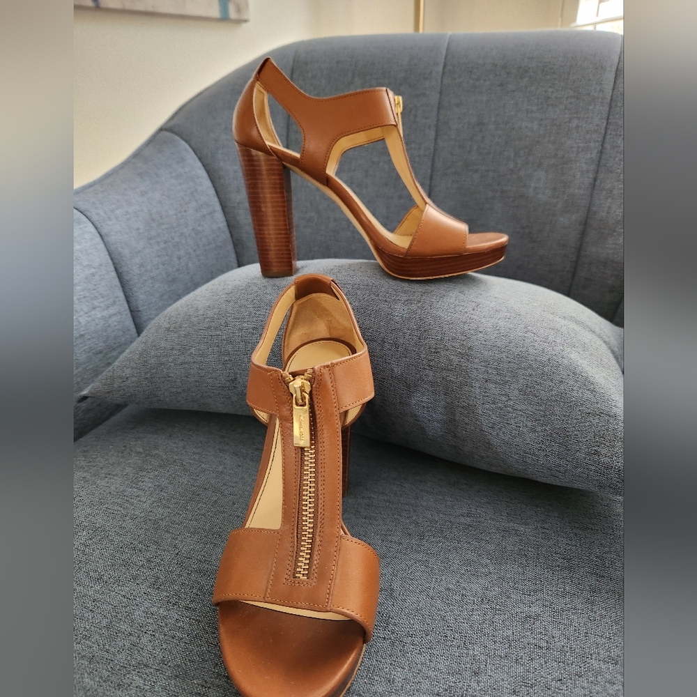 Shoes - Picture 4 of 4